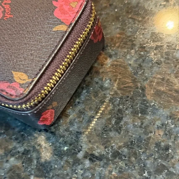 Coach Brown and Pink Floral Pill Box 🗃️ - Picture 2 of 12